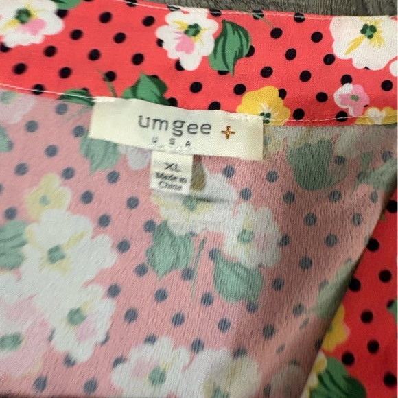 🌸Umgee Pink Floral and Polka Dot Blouse🌸 - Picture 3 of 5